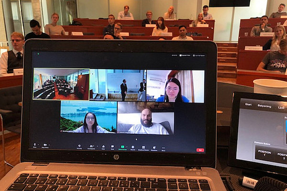 Hybrid class, Stockholm School of Economics