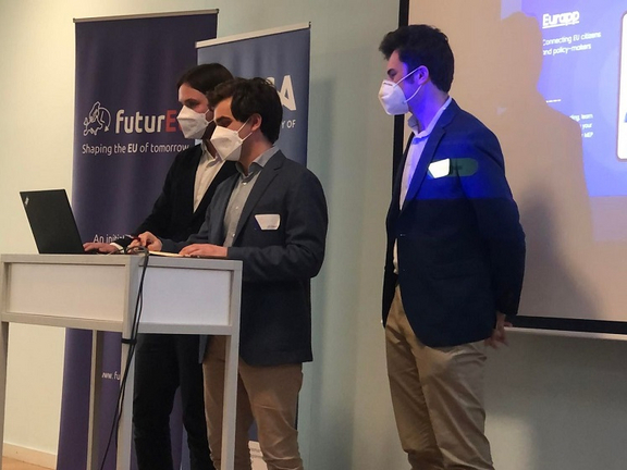 LSE students presenting at the futurEU Competition 2022
