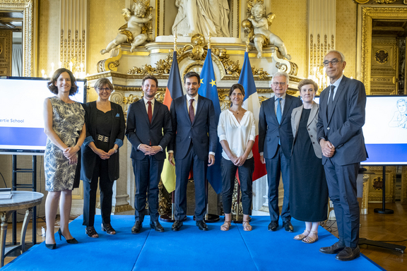 Family picture at the award ceremony of the Henrik Enderlein Prize, Credits France Diplomatie - MEAE
