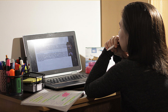 SNSPA student in an online class, credit: Mihaela Andreea Floarea